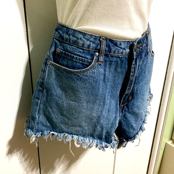 ARTICLES OF SOCIETY Frayed Raw Hem Distressed Blue Denim Shorty Shorts Size 27 - Picture 3 of 16